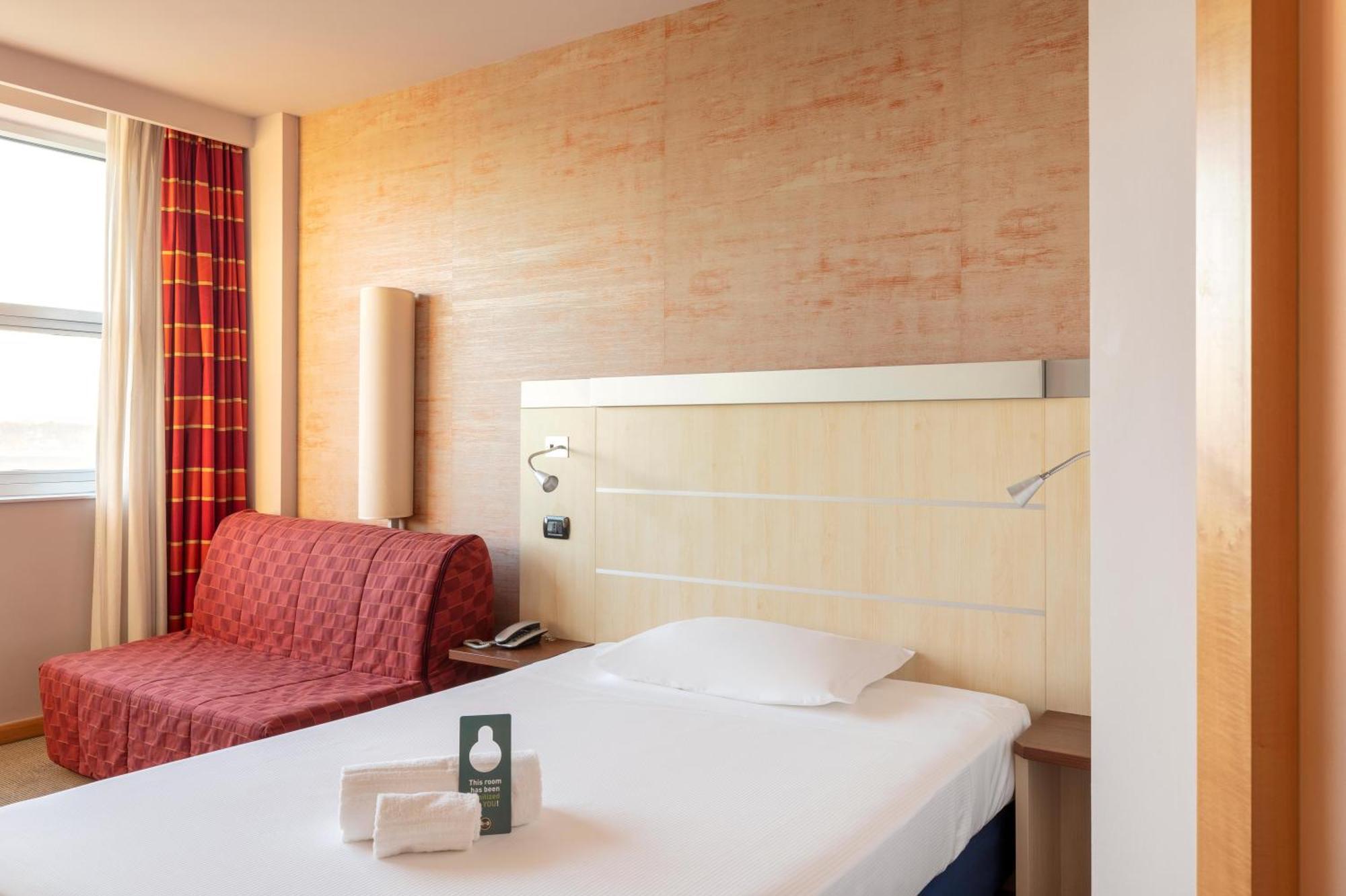 B&B Hotel Cherasco Langhe Eksteriør bilde