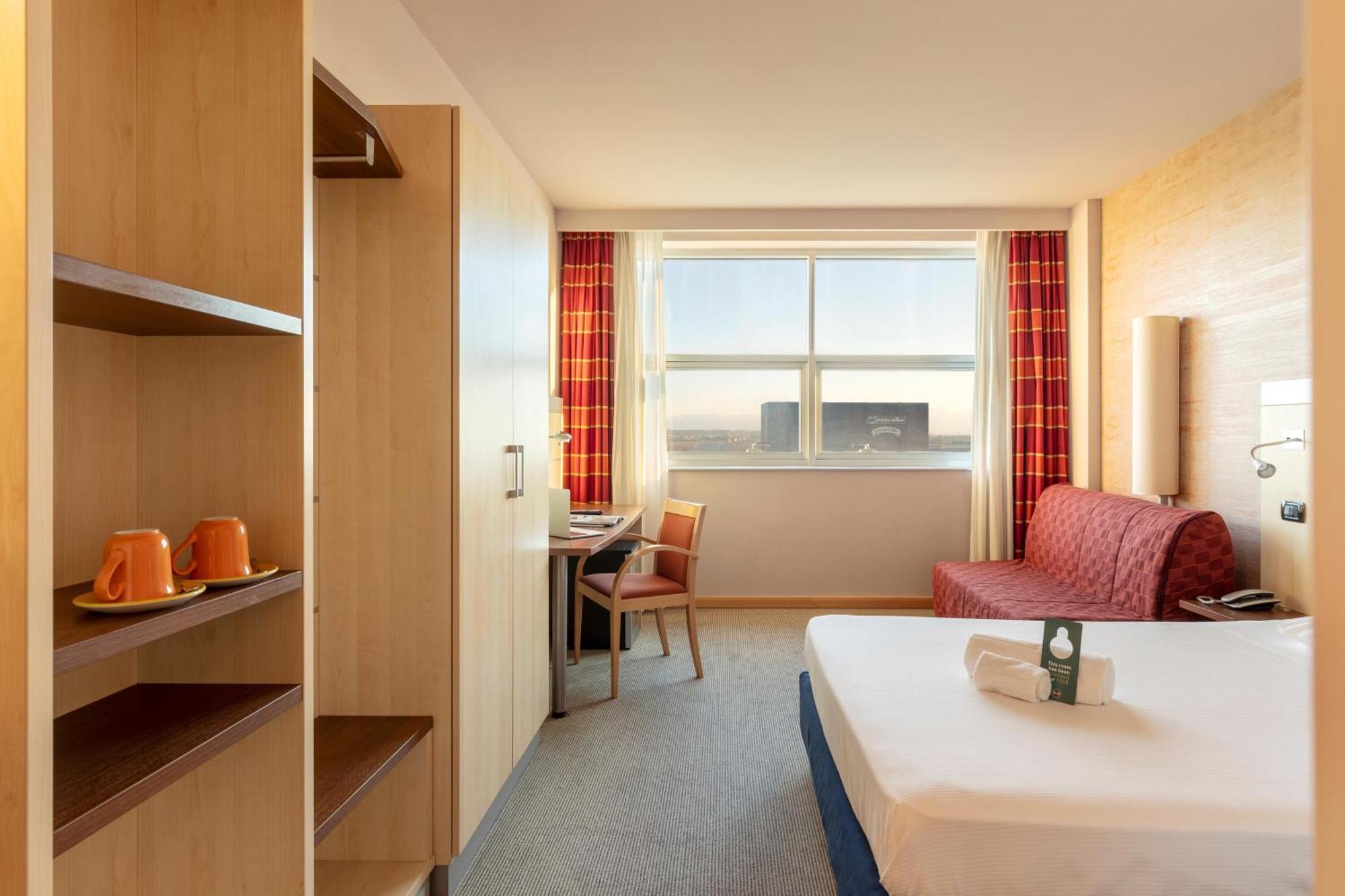 B&B Hotel Cherasco Langhe Eksteriør bilde