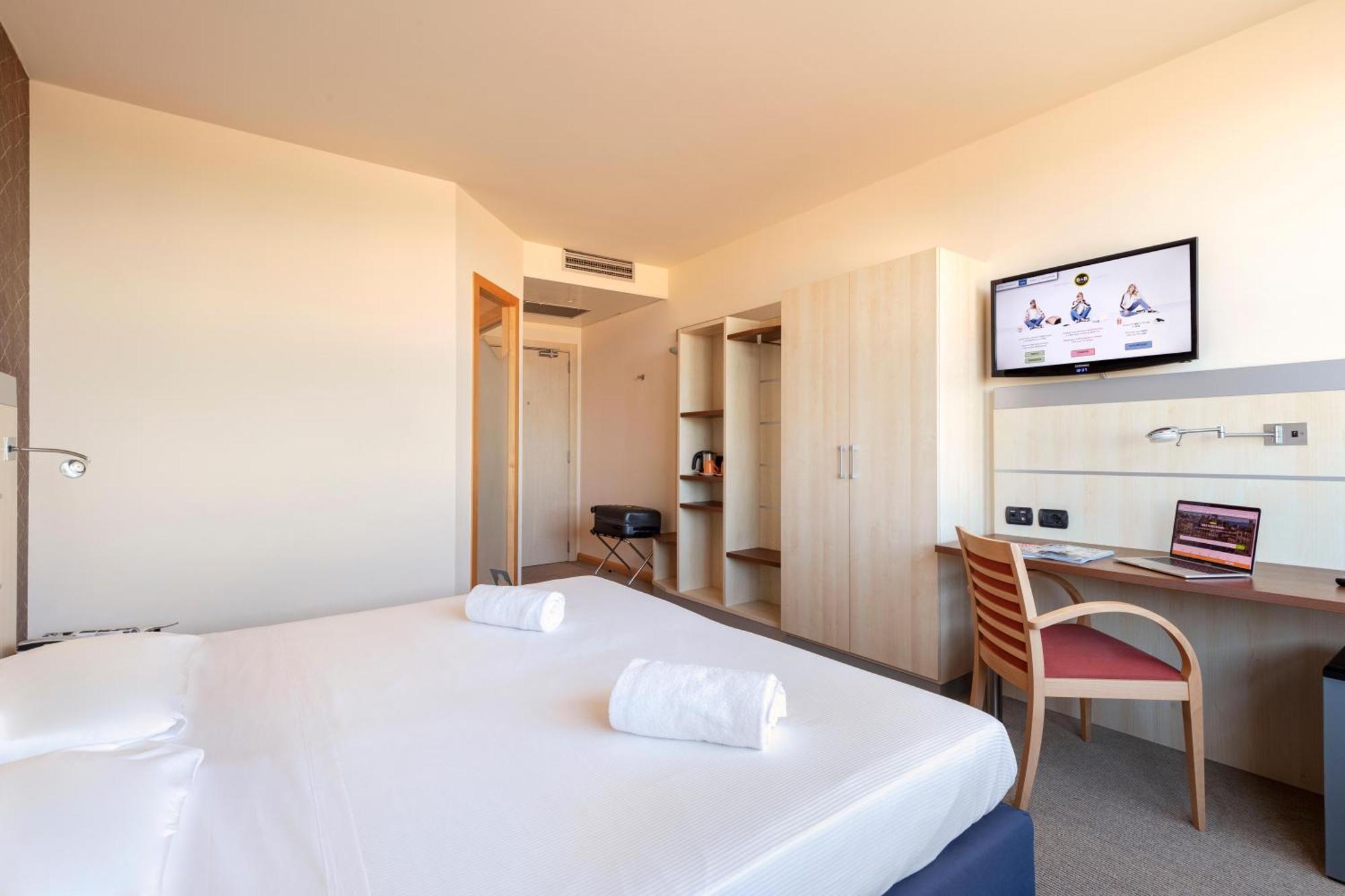 B&B Hotel Cherasco Langhe Eksteriør bilde