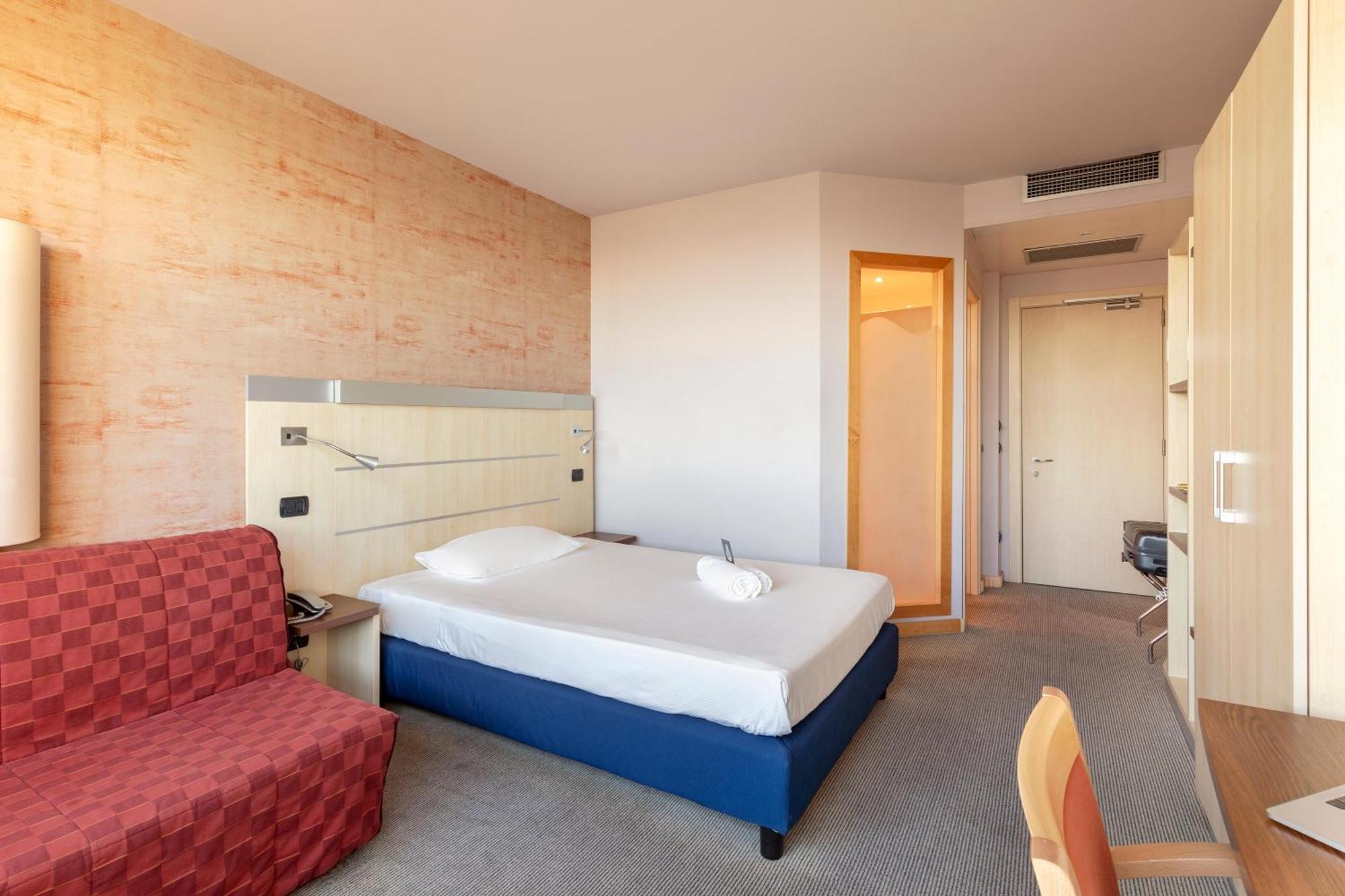 B&B Hotel Cherasco Langhe Eksteriør bilde