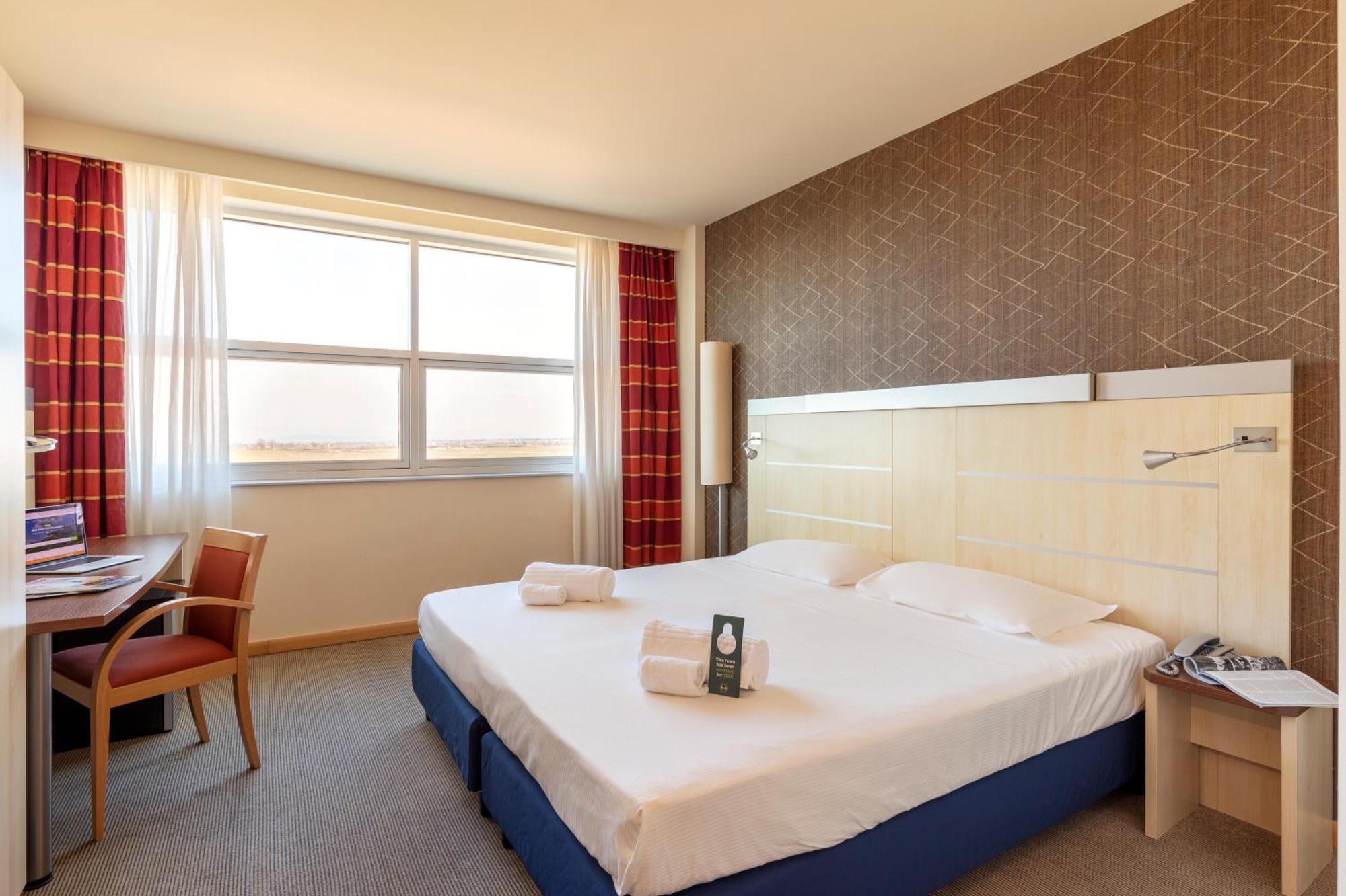 B&B Hotel Cherasco Langhe Eksteriør bilde