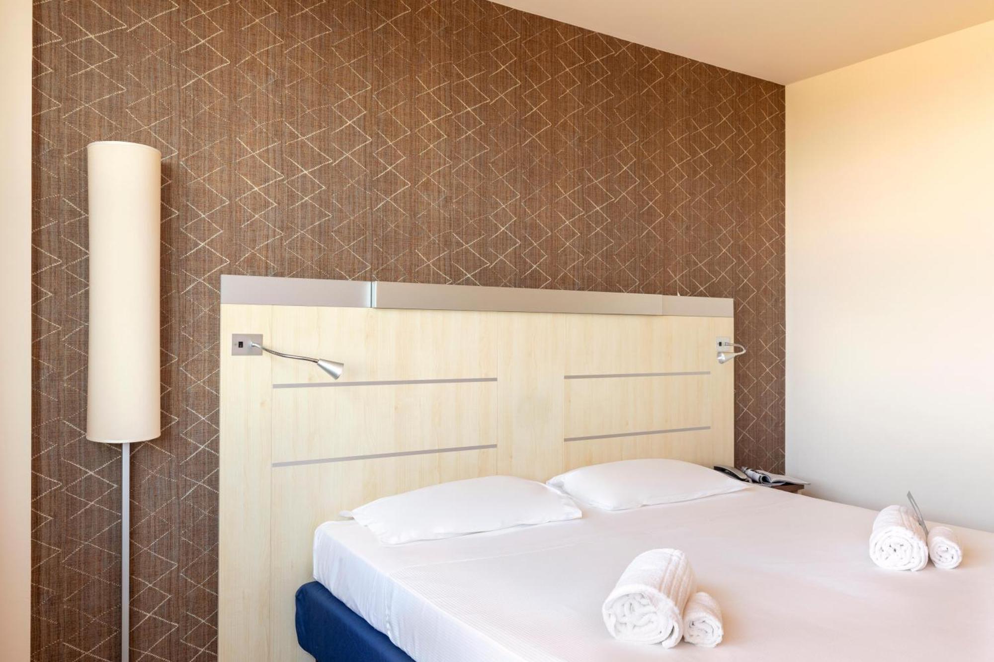 B&B Hotel Cherasco Langhe Eksteriør bilde